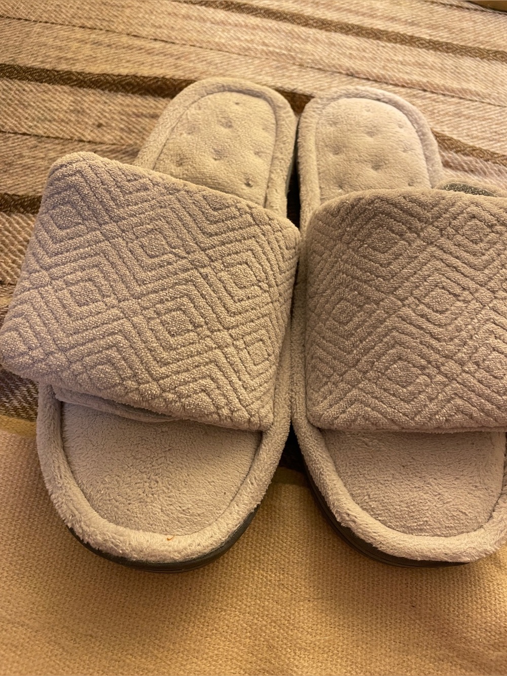 Isotoner—light grey Plush Open-Toe Spa Slippers- Velcro closure